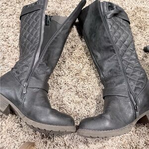 Global Win Black Quilted Mid-Calf Heeled Boots for Women